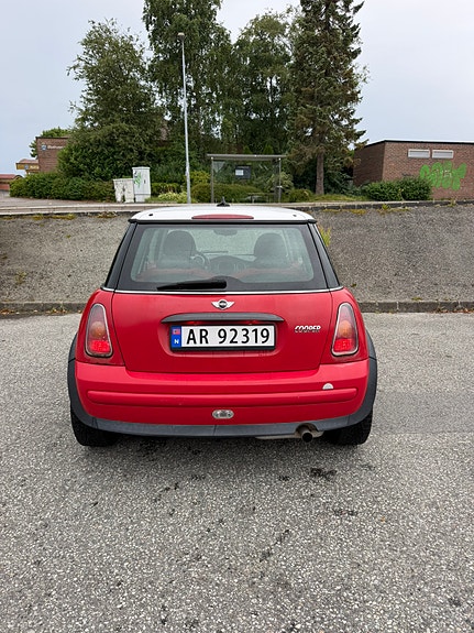 MINI Cooper 4 of 5