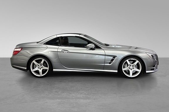 Mercedes-Benz SL500 4 of 30