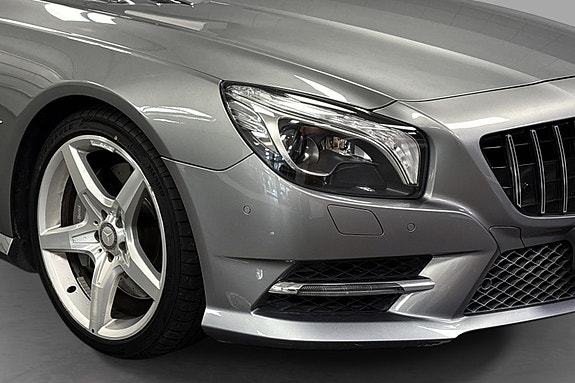 Mercedes-Benz SL500 6 of 30