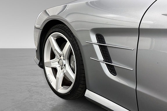Mercedes-Benz SL500 12 of 30