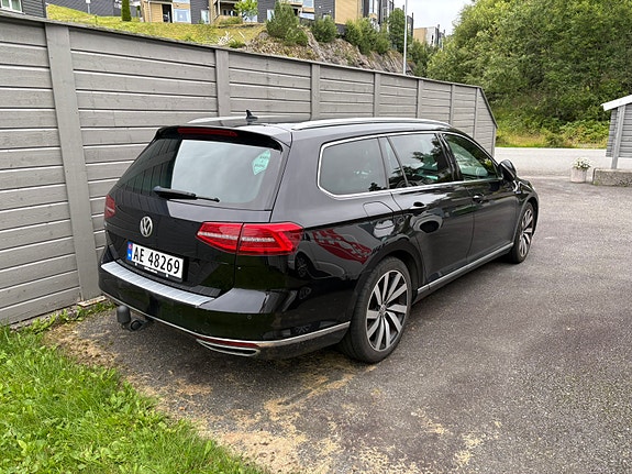 Volkswagen Passat 2 of 5