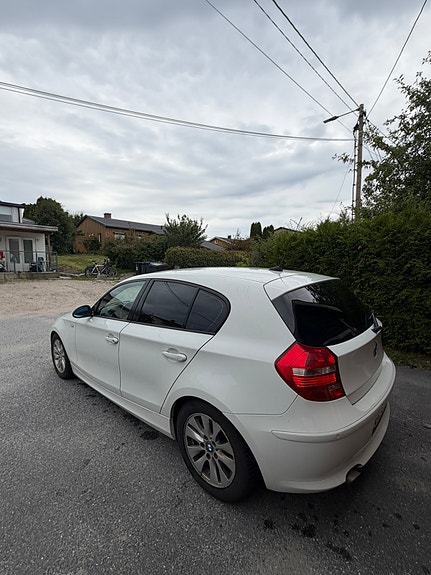 BMW 116i 4 of 15