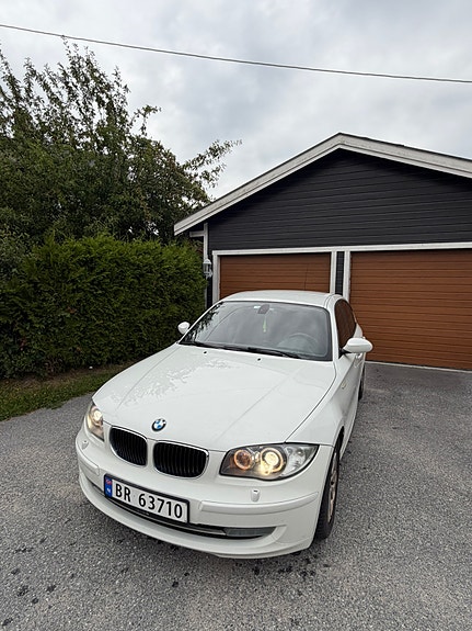 BMW 116i 2 of 15