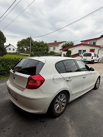 BMW 116i 3 of 15