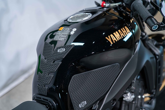Yamaha XSR900 - kun gått 35 milometer, med varmeholker, kneepads, tanpad og kort skiltbrakett 9 of 16