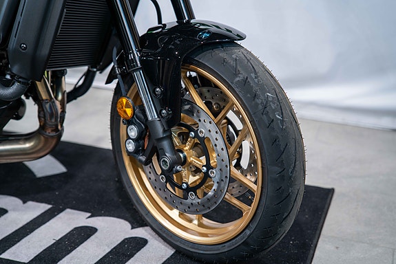 Yamaha XSR900 - kun gått 35 milometer, med varmeholker, kneepads, tanpad og kort skiltbrakett 4 of 16