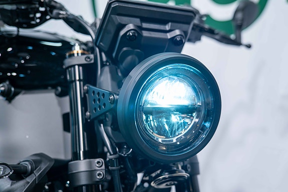 Yamaha XSR900 - kun gått 35 milometer, med varmeholker, kneepads, tanpad og kort skiltbrakett 16 of 16