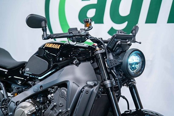 Yamaha XSR900 - kun gått 35 milometer, med varmeholker, kneepads, tanpad og kort skiltbrakett 3 of 16