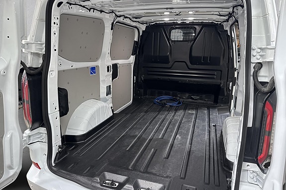 Ford E-Transit Custom 320L 5 of 5