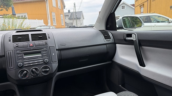 Volkswagen Polo Cross 20 of 27
