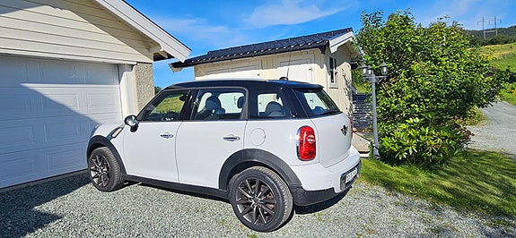 MINI Countryman Cooper D 2 of 5