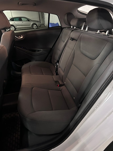 Hyundai IONIQ 6 of 12