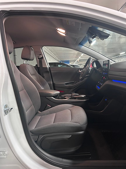 Hyundai IONIQ 12 of 12
