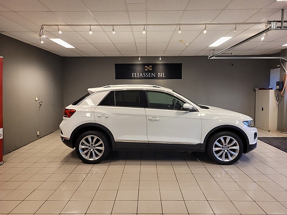 Volkswagen T-Roc 4 of 5
