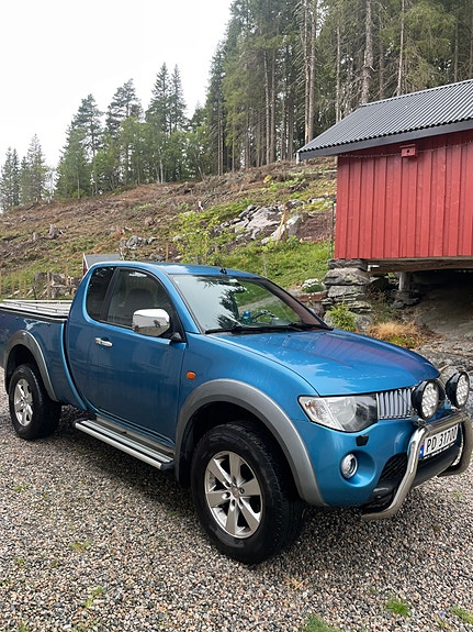 Mitsubishi L200 2 of 23
