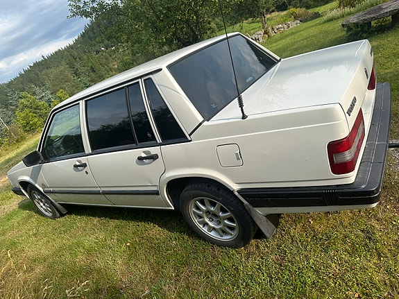 Volvo 740 3 of 9