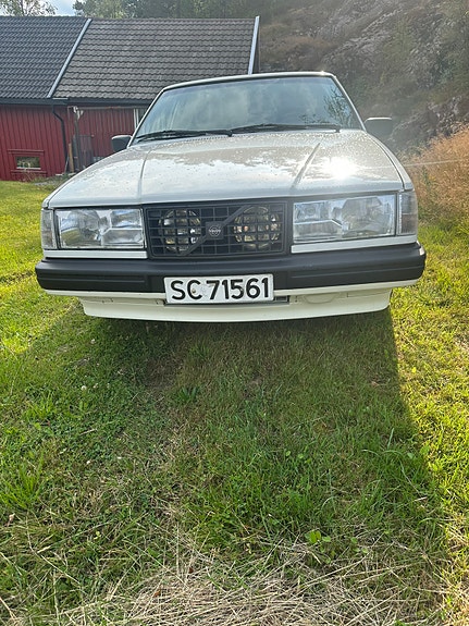 Volvo 740 2 of 9