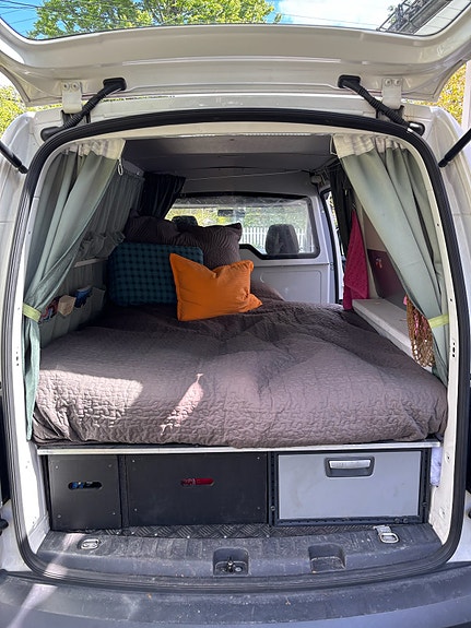 Volkswagen Caddy Maxi 3 of 5