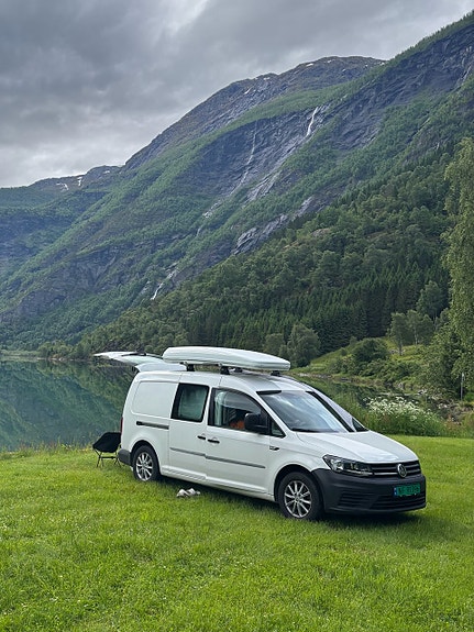 Volkswagen Caddy Maxi 2 of 5
