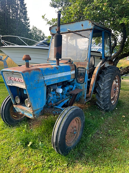 Ford 3000 2 of 5