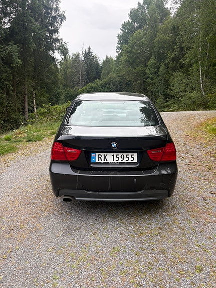 BMW 318d 4 of 5