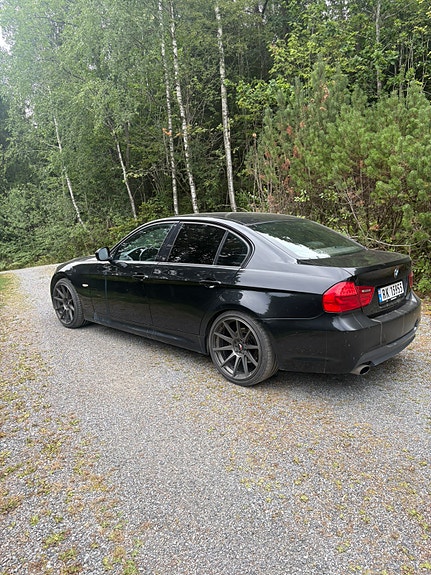 BMW 318d 3 of 5