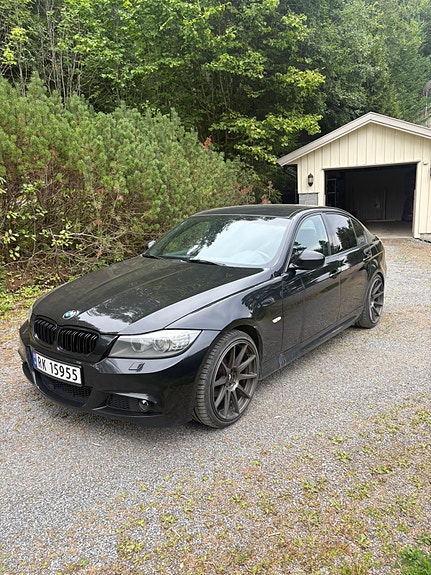 BMW 318d 2 of 5