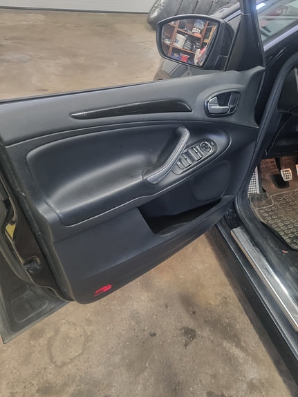 Ford S-MAX 8 of 17