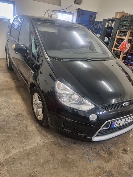 Ford S-MAX 16 of 17