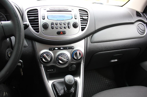 Hyundai i10 20 of 20