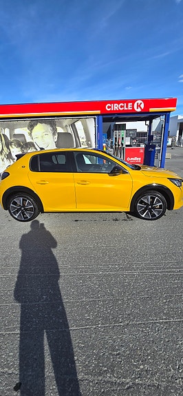 Peugeot 208 3 of 5