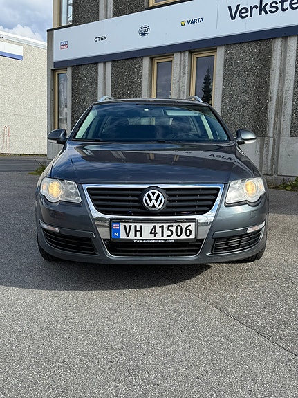 Volkswagen Passat 2 of 5