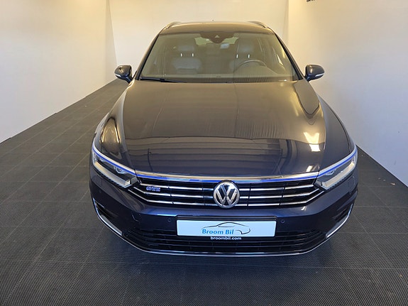 Volkswagen Passat 2 of 5