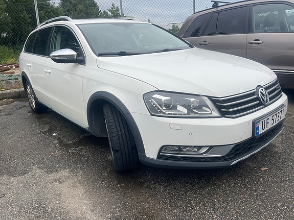 Volkswagen Passat 2 of 5