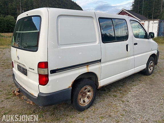Toyota HiAce 4 of 5