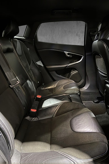 Volvo V40 17 of 24