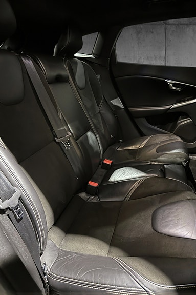 Volvo V40 16 of 24