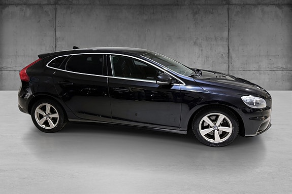 Volvo V40 12 of 24