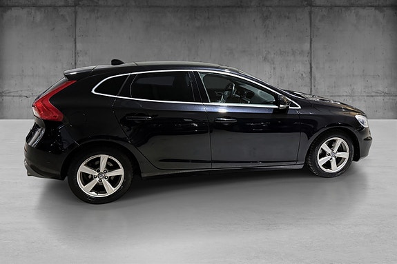 Volvo V40 11 of 24