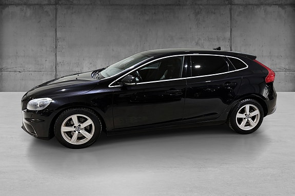 Volvo V40 2 of 24