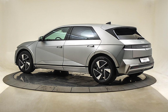 Hyundai Ioniq 5 3 of 5