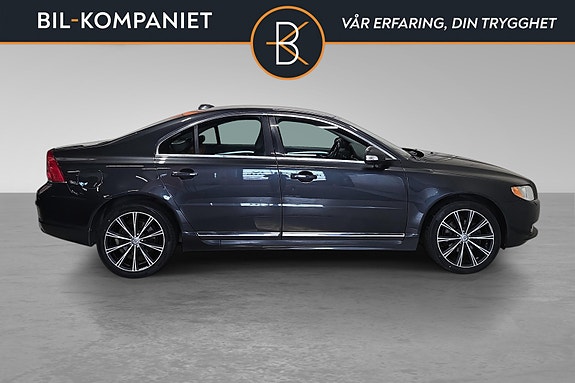 Volvo S80 2 of 5