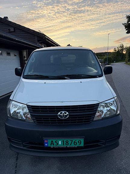 Toyota HiAce 3 of 5