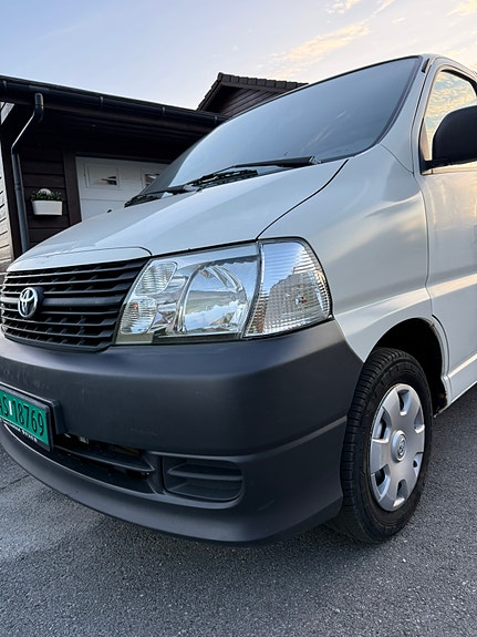 Toyota HiAce 2 of 5
