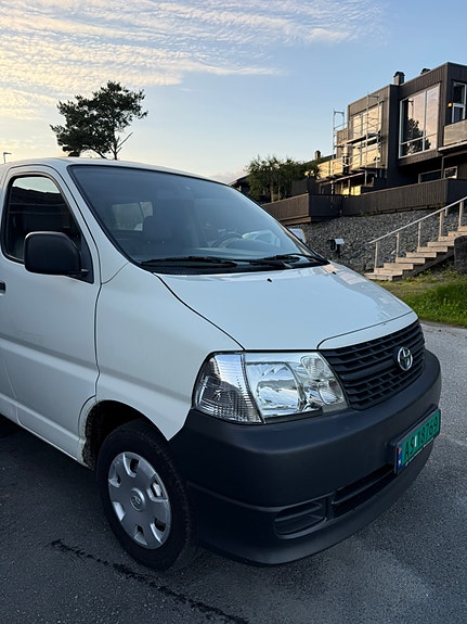 Toyota HiAce 4 of 5