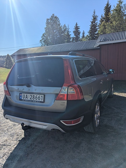 Volvo XC70 2 of 5
