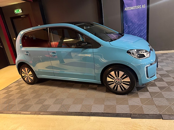 Volkswagen UP! 3 of 5