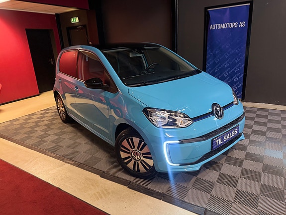 Volkswagen UP! 2 of 5