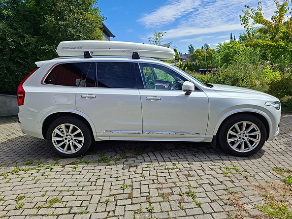 Volvo XC90 2 of 5