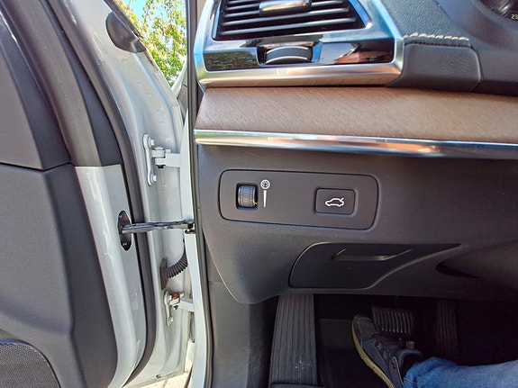 Volvo XC90 30 of 30